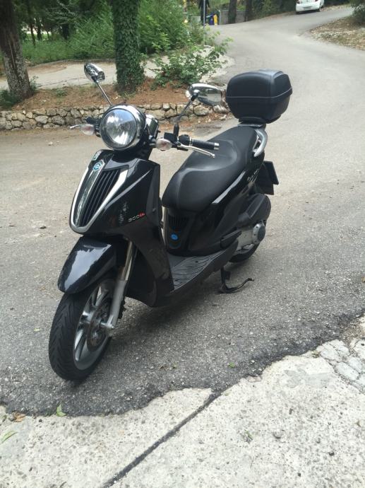 Coprisella Impermeabile Givi Per Piaggio Carnaby Cruiser 300 – Proteggi La Tua Sella Da Pioggia E Polvere!