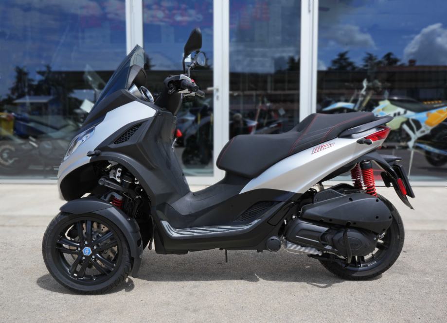 Piaggio MP3 300,servis,garancija,TESTNO VOZILO!!!, 2024