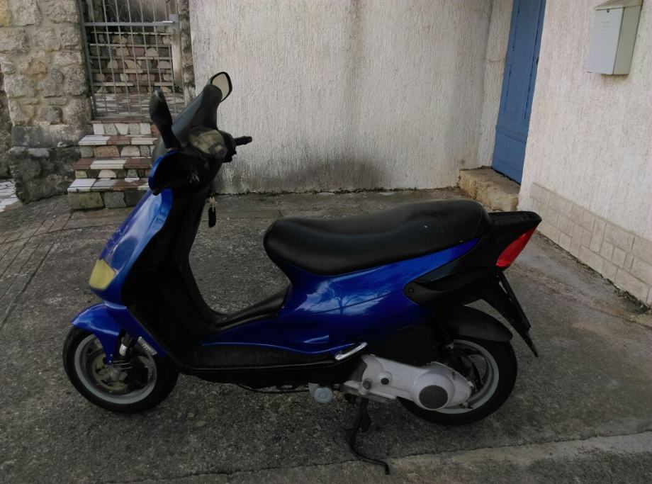 SKUTER Piaggio skiper 150 cm3, 2003 god.