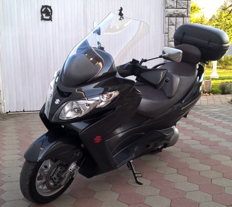 Baúl Moto Compatible Con Suzuki Burgman AN 400 Limited BAÚL SIFAM DE Polipropileno DE 28 Litros Completo Con Placa Kit DE Montaje Para Moto Scooter PORTAEQUIPAJE Para 2 Cascos Negro Mate