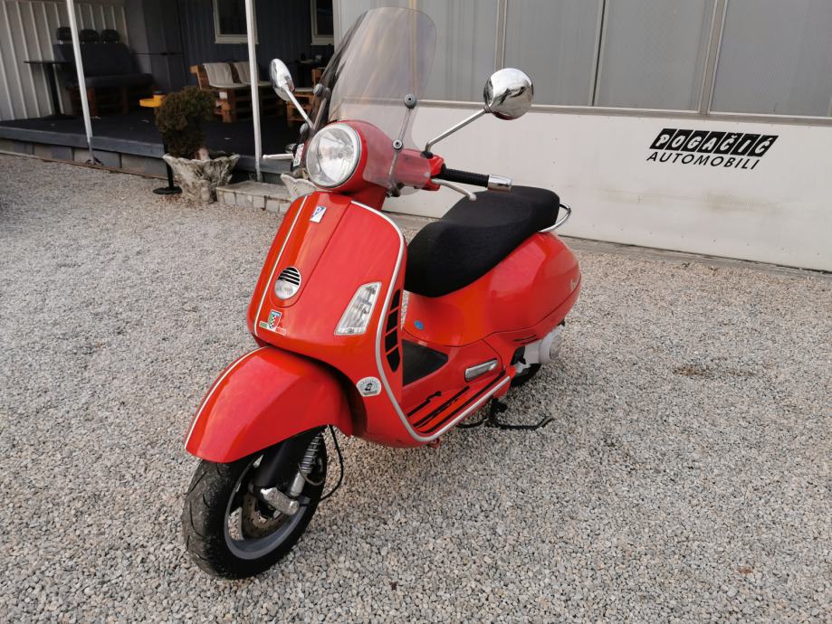 Vespa Gts 250 Rossa Vespa Gtv Vespa 250 Gts Si Spegne Epoca Vespa