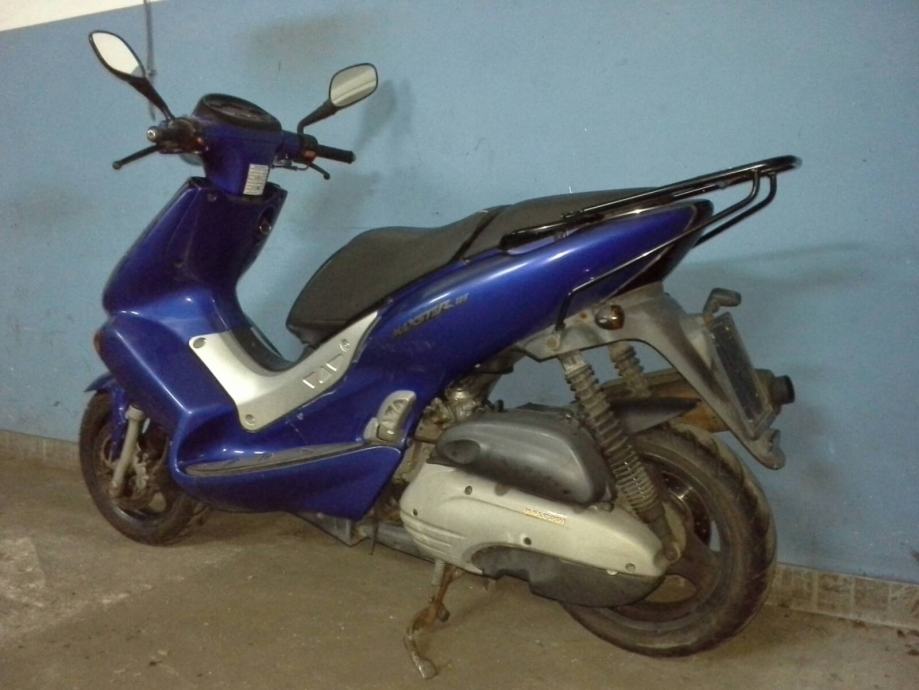 Parts & Specifications: YAMAHA XQ 125 MAXSTER | Louis 