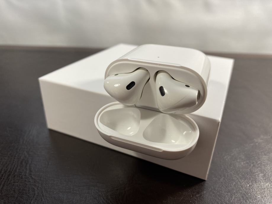 Apple AirPods 2, wireless charging case