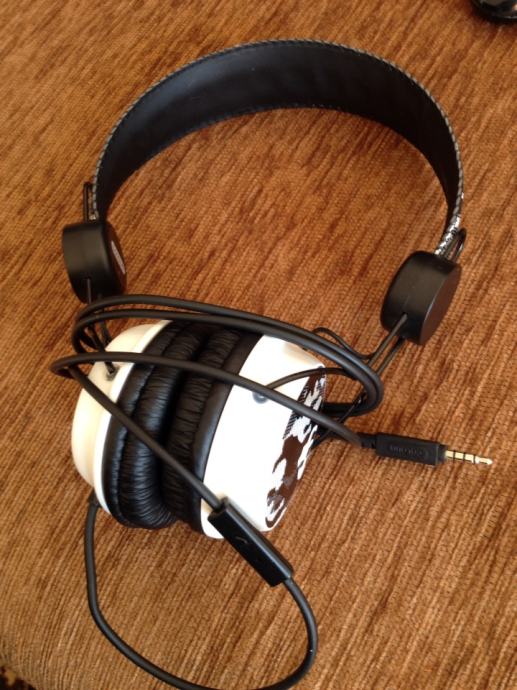 HEADPHONES with microphone and remote