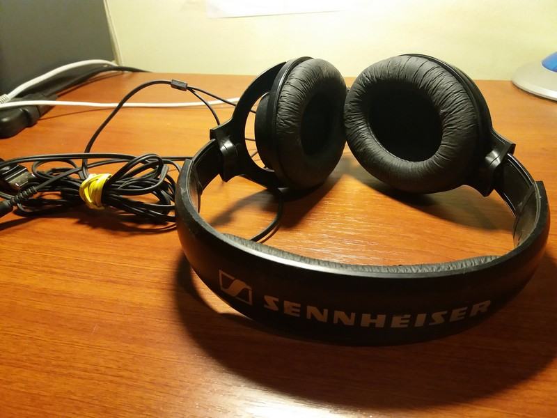 SENNHEISER SLUŠALICE 3 STEREO PRIKLJUČAK RABLJENO IZVRSNO ZAGREB