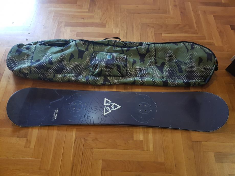 Nitro Magnum 159 cm i Burton torba za snowboard