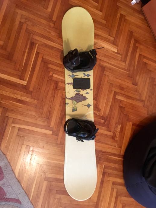 Snowboard Morrow 153 cm i vezovi Head.