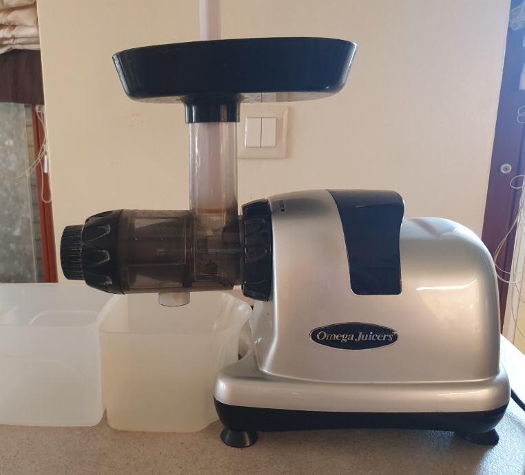 Omega juicer MM900 sokovnik