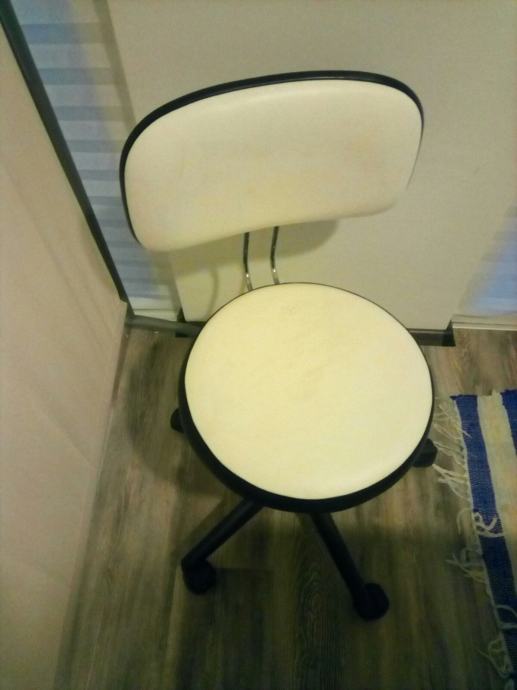 Kozmeticka stolica