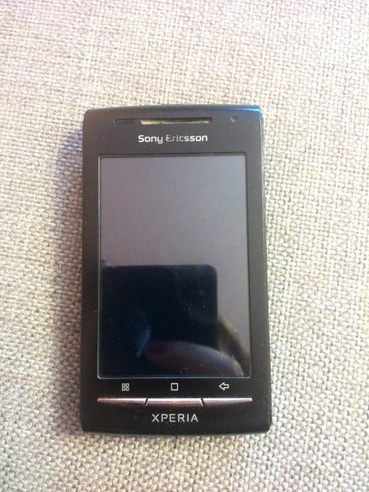 Prodajem Sony Ericsson Xperia X8