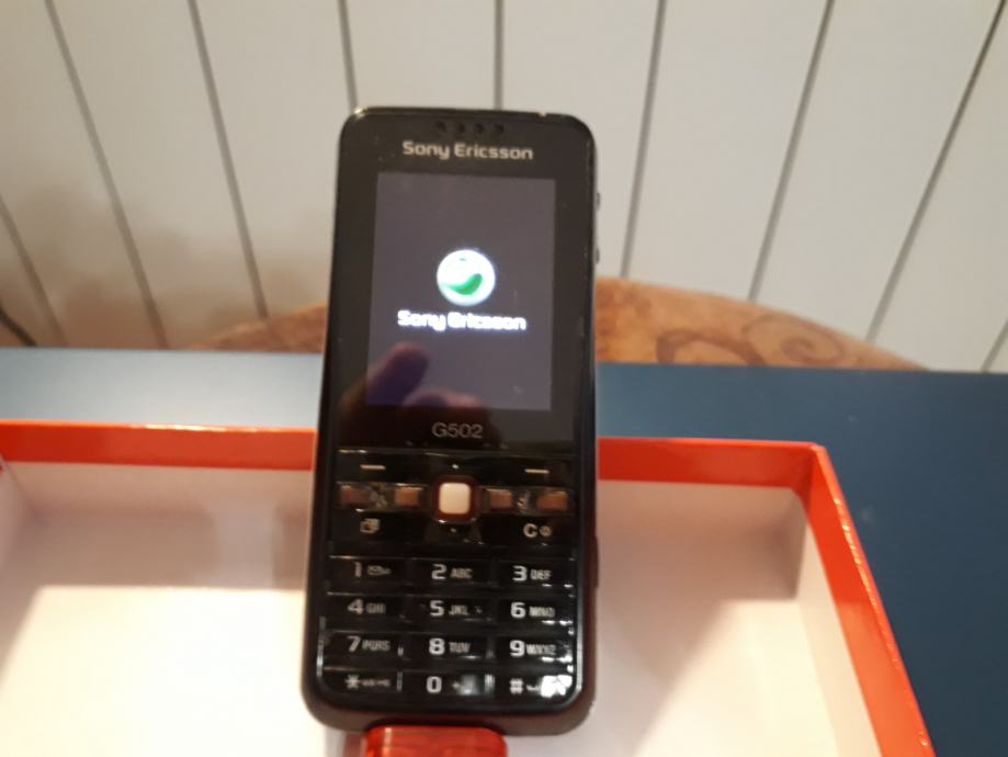 Sony Ericsson G502 u odličnom stanju na VIP mrežu,odličan mobitel!!!!!