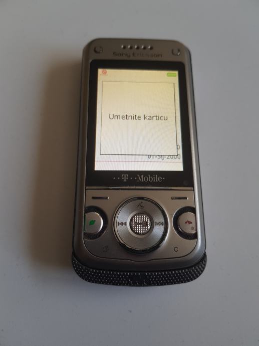 Sony Ericsson W760i, sve mreže, sa punjačem
