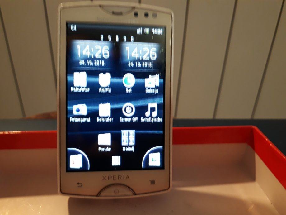 Sony Ericsson Xperia ST15i Mini u odličnom stanju na sve mreže!!!!!!!!