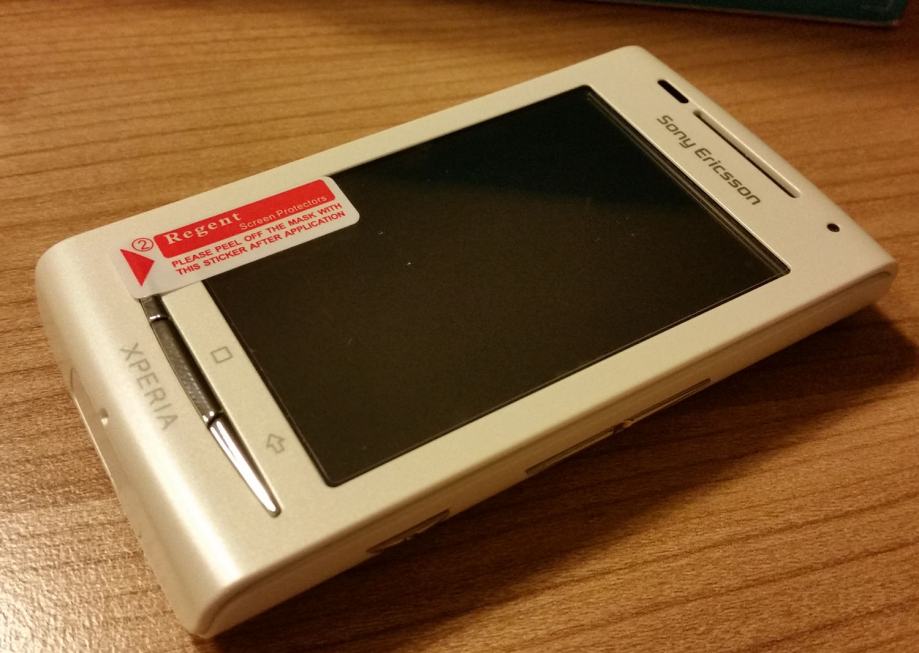Sony Ericsson Xperia X8 - bijeli, potpuno nov, radi na sve mreže