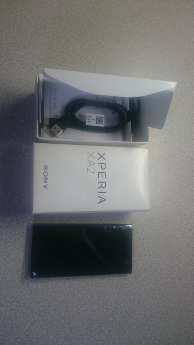 Prodajem mobitel Sony Xperia XA2 crne boje