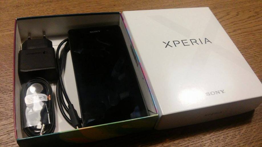 Sony Xperia E5, garancija, slušalice, maska gratis