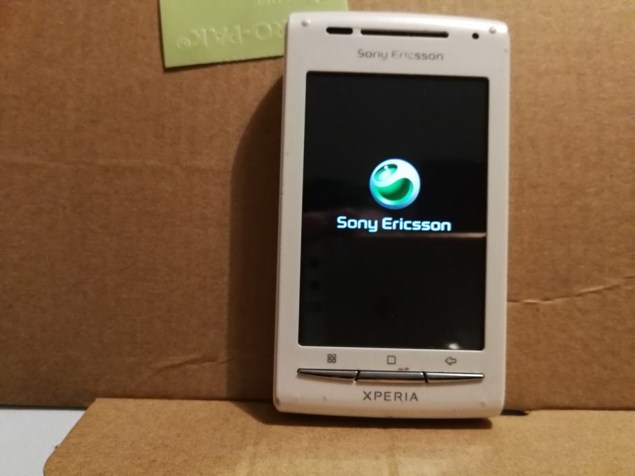 Sony Xperia X8 u odličnom stanju,na sve mreže,bijele boje,vidi slike