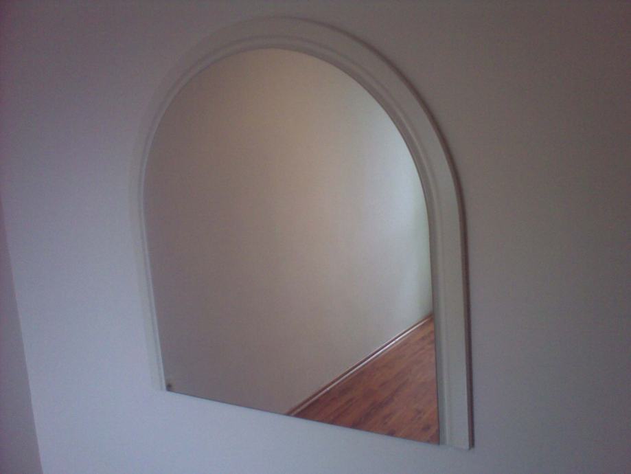 Zidno ogledalo s bijelim drvenim okvirom_PRODANO!