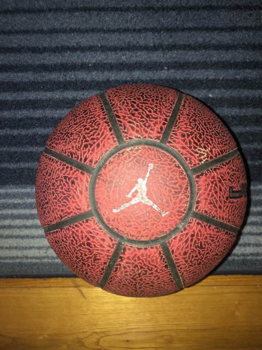 Košarkaška lopta Jordan 100 kn