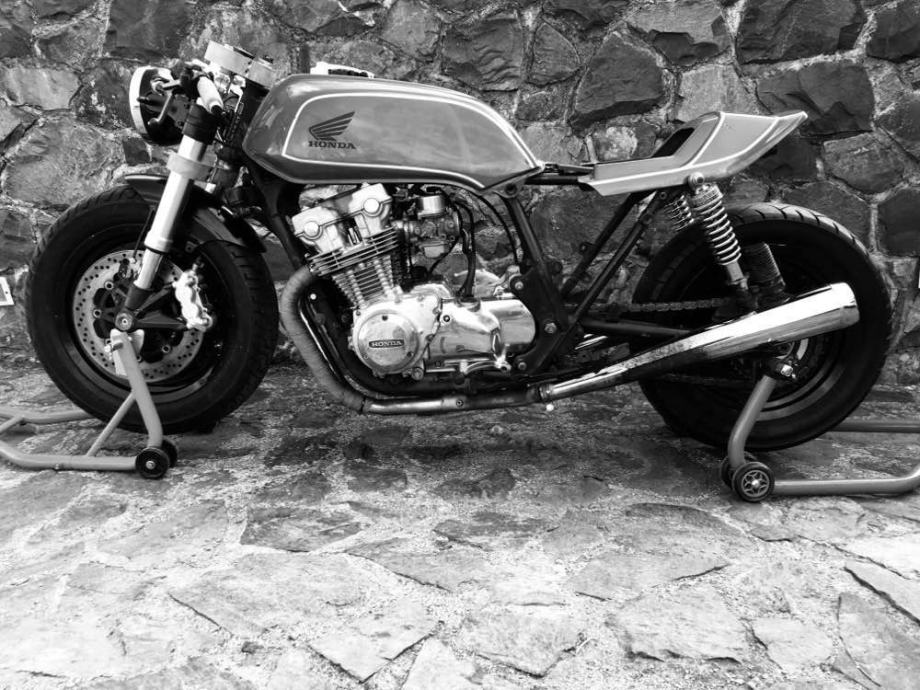 Honda boldor cafe  racer  mogua zamjena za  R 1981 god 