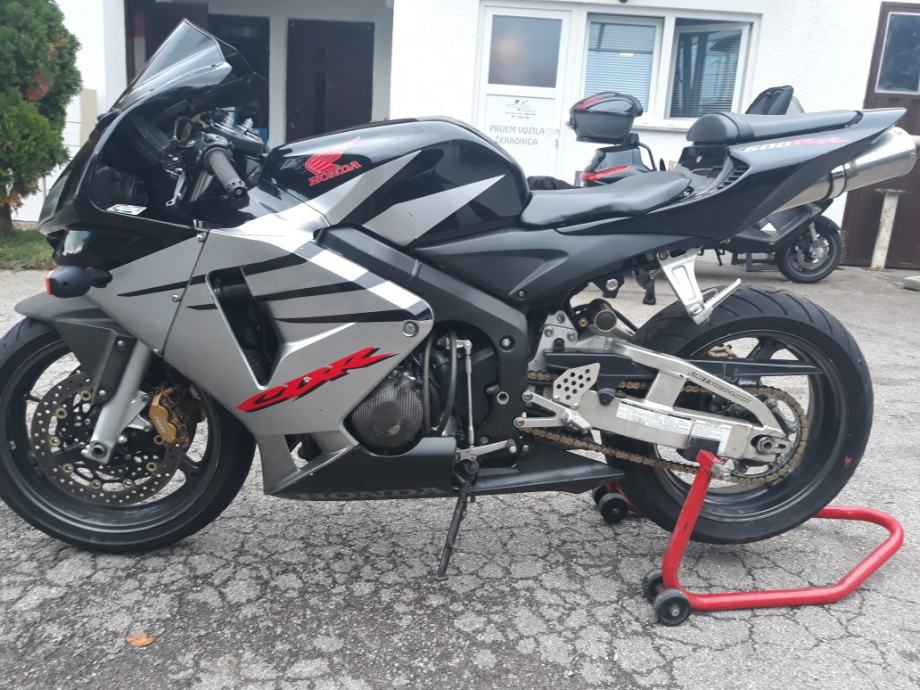 Protège Chaine Moto Puig Honda Cbr-600rr 2003-08 - Satisfait Ou