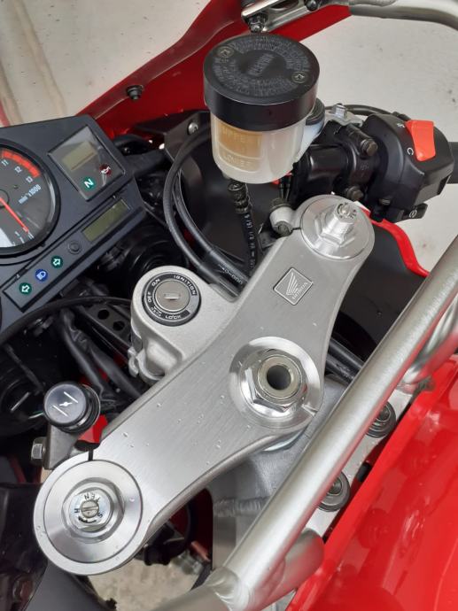 Honda CBR 900 RR SC33 1998 - Carénage arrière central 77210MASA0000