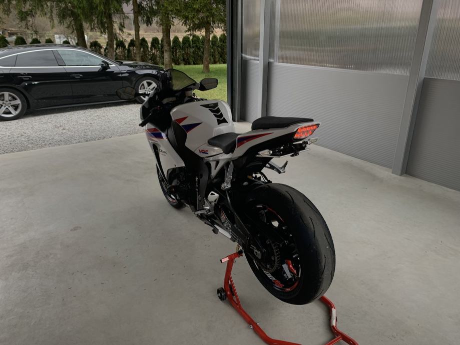 Honda cbr1000rr Quickshifter/Akrapović/12000km, 2012 god.