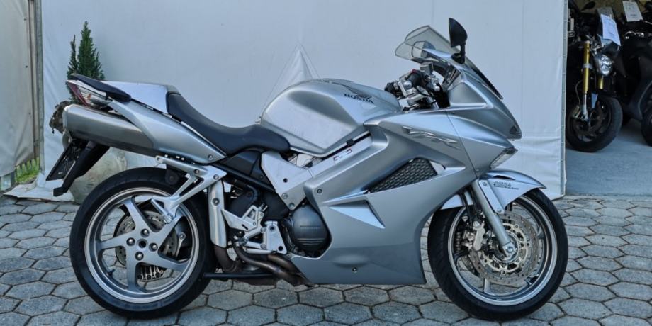 Honda vfr 800 2006