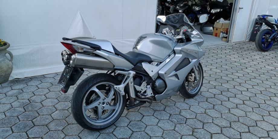 Honda vfr 800 2006