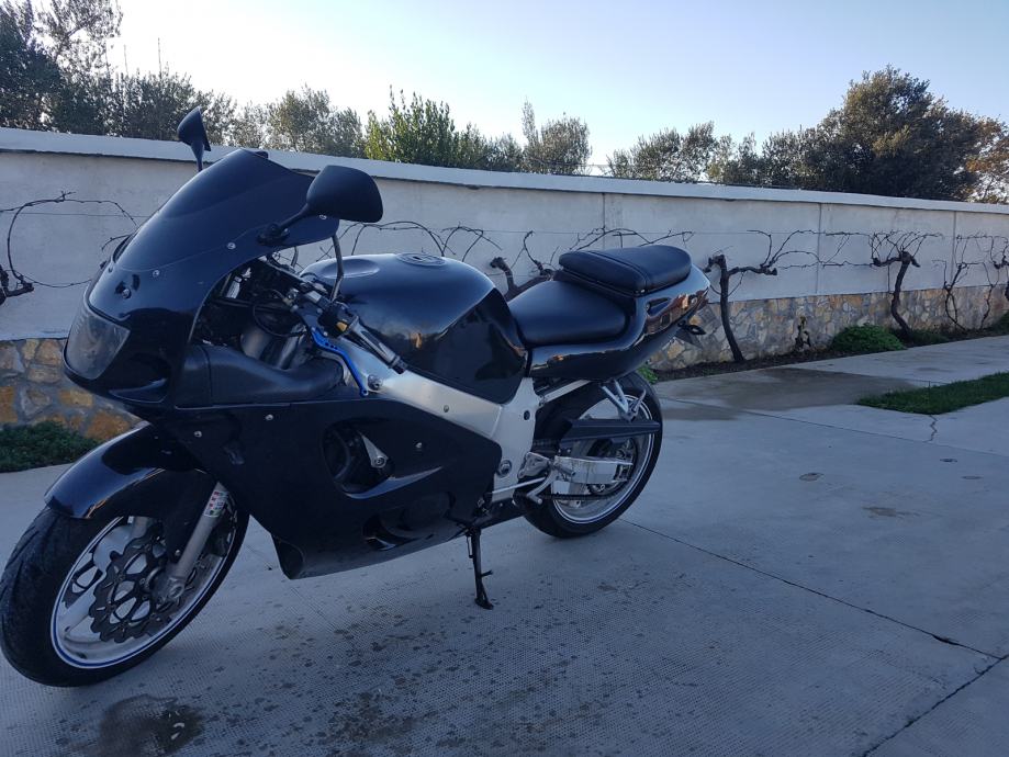 gsxr600 a2
