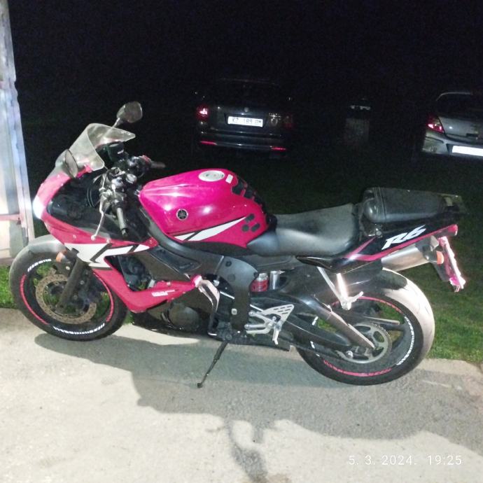 2004 Pink R6 Yamaha R6 600 cm3, 2004 god.