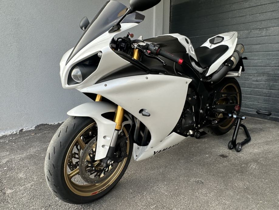 Yamaha R1 Rn22 Yamaha YZF R1 2011 RN22 998 cm3, 2011 god.