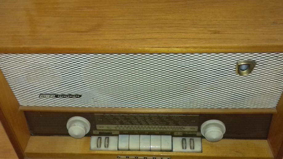 Grundig stari neispravni radio