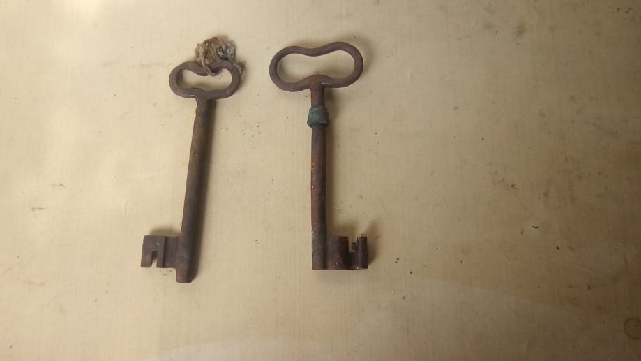 Ključevi starinski od podruma