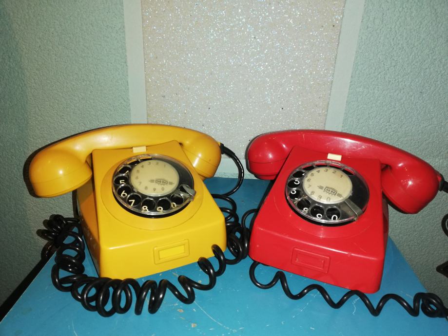 Lot od 2 retro bakelitna telefona neobičnih boja, crveni +žuti