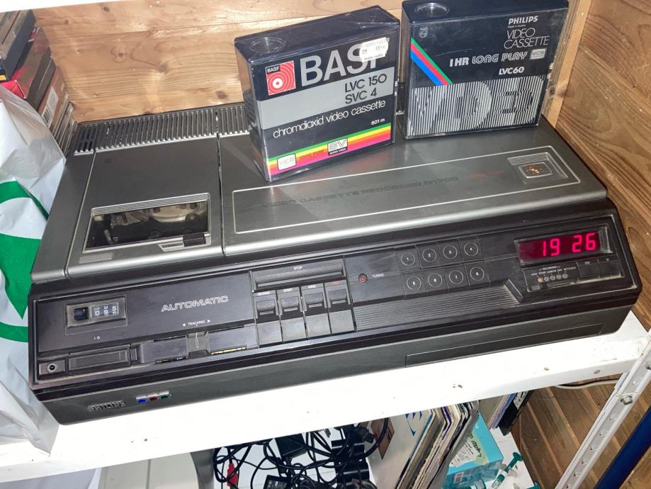 Philips N1700 VCR video rekorder iz 1978. god.