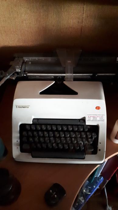 Pisaća mašina OLYMPIA