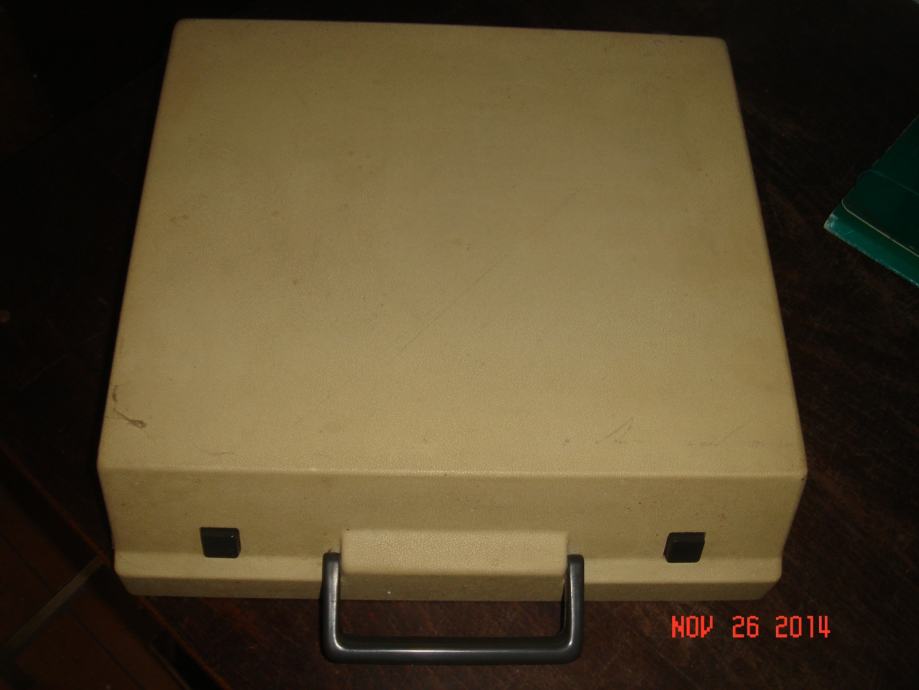 pisaći stroj UNIS tbm u kutiji iz 60 -tih