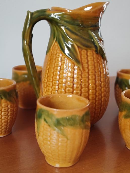 Prekrasan vintage set od vrča i šest šalica u obliku klipa kukuruza