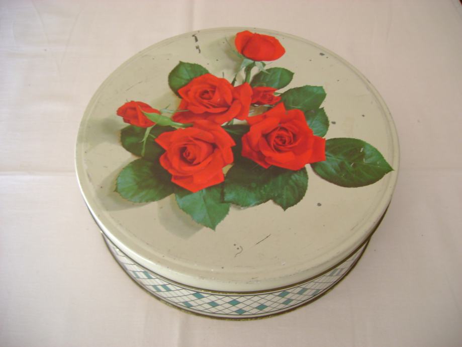 Stara limena kutija - Ruže