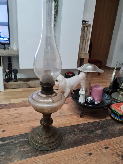 Stara petrolejska lampa