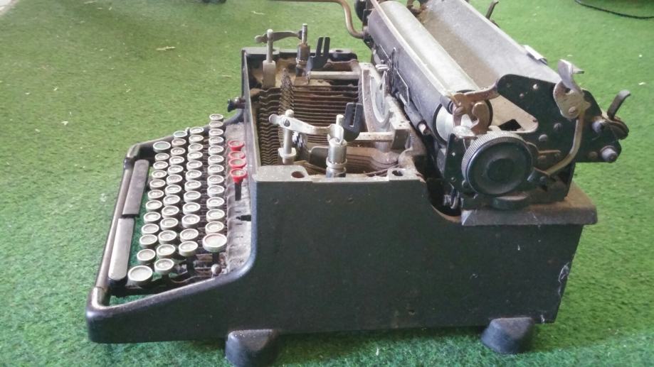 Stari pisaći stroj Remtor