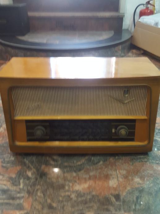 Stari radio Nikola Tesla