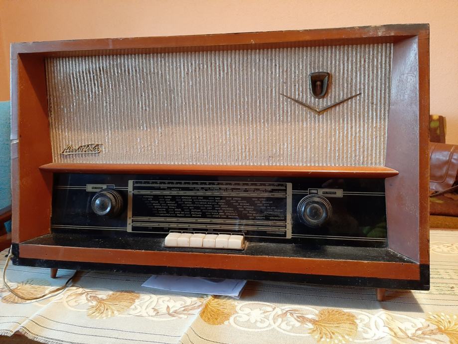 Stari radio "NIKOLA TESLA"