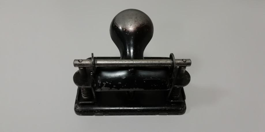 Starinska Bušilica za papir Friedrich Soennecken Model 2318