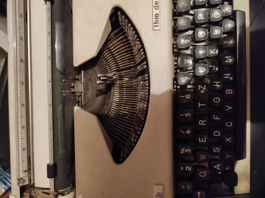 starinska pisaca mašina Remington