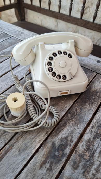 Starinski bijeli telefon