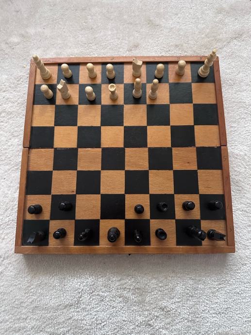 Starinski sklopivi šah