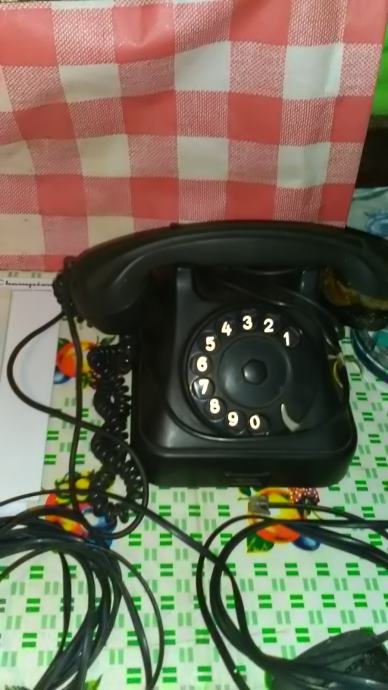 Telefon starinski Iskra Kranj crni