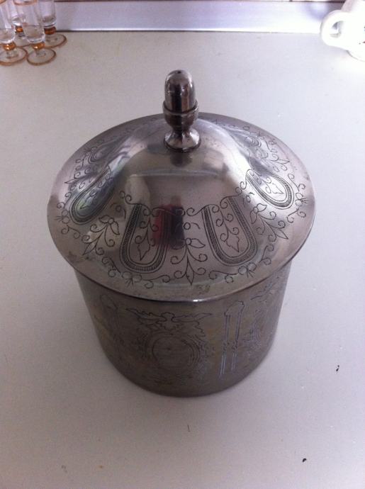 Ukrasna posrebrna zdjela s poklopcem "King Harold"